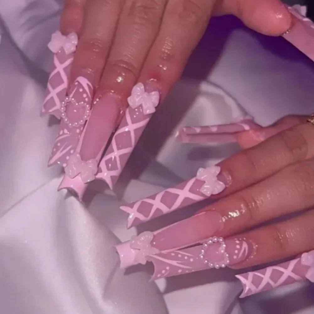24 Pieces Fake press on nails